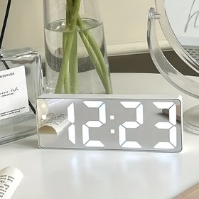 Resim Yatak odaları için tasarlanmış ve güncellenmiş LED alarm saati, sıcaklık, ayarlama yapabilir parlaklık, 12/24 saat formatı ve uyku fonksiyonu ile dijital bir ekran sunar. Ev, ofis veya sınıf kullanımı için uygun (USB ile güçlendirilir), beyaz renk. 