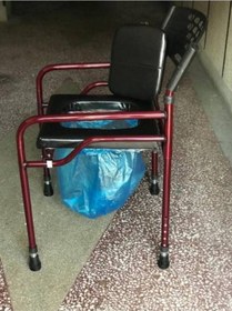 Resim Medikaltec Deri Döşemeli Hasta Tuvaleti Klozeti Sandalyesi Seyyar Tuvalet Kamp Tuvaleti Taşınabilir Tuvalet 