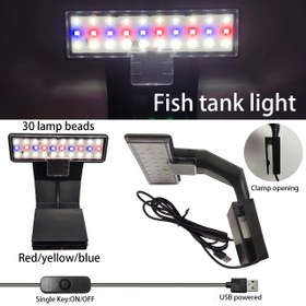 Resim Çok renkli LED'ler ve USB gücü ile donatılmış Canlı Akvaryum Aydınlatması, büyümekte olan tatlı su balığı tankları için ideal bir seçenektir. Kelepçelenebilecek bir balık tankının maksimum kalınlığı 0.6 santimetre. Su organizmalarına doğal güzellik ekleyin. 