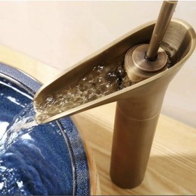 Resim İsaoğlu Yapı Çanak Lavabo Bataryası Antik Gold Renk Şelale Musluk Doğal Akışlı Çanak Lavabo Armatür Gold 