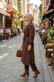 Resim adamila Kadın Kahverengi Kuşaklı Tesettür Trençkot Mevsimlik Uzun Kap Ceket Çift Düğmeli Şık Ofis & Günlük 