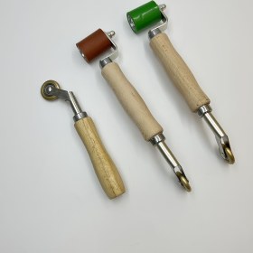 Resim El Tipi Kaynak Rulosu, Su Geçirmez Membran Malzeme Köşe Dikiş İtme Tekerleği, Çinko Pres Aleti ile PVC Kaplı Sıkma Aracı DIY Tamirat Ekipmanları, Şeffaf Yalnızlama Kompakt Silindir, Ergonomik Kullanım Kolay El çalıştırılabilen Saatlik Metal Teşekkürler, Ev Onarım ve Profesyonel kaya 