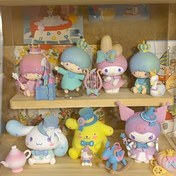 Resim Sanrio Rastgele 1 Adet Sanrio Fantazi Serisi Minyatür Figür - Yumuşak Renklerle ve Zarif Aksesuarlarla Koleksiyonluk Bebek, Doğum Günü ve Tatil Hediyeleri için Uygun Hello Kitty, Kuromi, İkili Burç Temalı Parti Favorileri | Yaratıcı Tasarım | Renkli Desen Noel, Cadılar Bayramı, Şükran Günü, Sevgililer Günü Hediyesi Olarak Mükemmel 