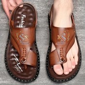 Resim Erkek Moda Kahverengi Sandaletler - Kaymaz, Rahat Yazlık Plaj Parmak Arası, Kabartmalı Logo ve Dekoratif Metal Ayrıntılar, Rahat Mikrofiber Üst ve Kauçuk Taban, Yaz Sandaletleri 