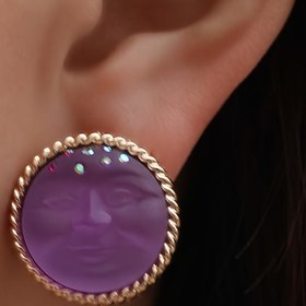 Resim Kadınlar İçin Retro Mor Yüz Tasarımlı Yuvarlak Metal Çivi Küpeler - Altın Tonlu Halo Ayar, Günlük ve Gecelik Takı, Yıl Boyu Çok Yönlü Aksesuarlar, Sevimli Küpeler, Vintage Tarzı Çiviler, Altın Renk Kaplama 