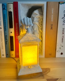 Resim Gizemli Adam Kitap Tutucu 