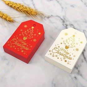 Resim Altın Folyo Vurgulu 50 Şık Noel Hediye Etiketi, Kırmızı ve Beyaz - "Mutlu Noel" Tasarımı Ağaçlar ve Kar Taneleri ile, Tatil Hediyeleri için Uygun, Noel Çelenkleri 