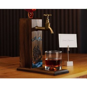 Resim Bk Gift Kişiye Özel Kabartma İsimli Tarihli Pirates Ship Tasarımlı Musluklu Ceviz Ahşap Şarap Standı-5, Viski Çeşmesi, Babaya Hediye, İçecek Dispenser 