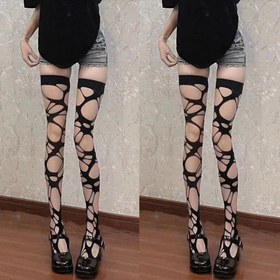 Resim Bir Çift Punk Gotik Tarzı Düzensiz Y2K Çorap, Deliklerle Trendy Bir Alt Kültürü, Yoksul Tarzı ve Seksi Şeffaf Taytler, Influencerler Arasında Popüler Bir Şey. 