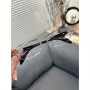 Resim Yeni Moda Kesim Kenarlıksız Gözlük Erkek Retro Metal Süslü Kare Çerçeveli Gözlük Kadın Gotik Tarzı Eğlenceli Süs Gözlük Fotoğrafçılık İçin Uygun Şık Gözlük Çerçevesi 
