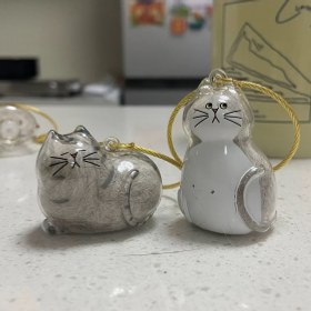 Resim 1 adet Şeffaf Kedi Saç Depolama Kutusu, Dönüşlü Kapaklı ve Eşleştirilmiş Süs - Dişsiz Kediler için Sevimli Karikatür Kedi Tasarımı, Dayanıklı Plastik saç tokası Tutma ve Bakım Aracı, Kedi Oyuncak Aksesuarları, Oyuncağı Pet Aksesuarı, Güvenli saç tokası Bağlantısı, Pil Olmadan 