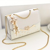 Resim Kadınlar İçin Altın Ton Zincir Askılı Beyaz Çapraz Vücut Çantası - Hafif Clutch, İş, Seyahat ve Plaj İçin İdeal - Noel, Doğum Günü, Anneler Günü için Mükemmel Hediye, Dekoratif Püskül Detaylı Şık Tasarım, Noel'in En İyi Seçeneği 