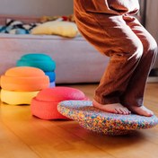 Resim 1 adet Renkli Yüksek İndeks PET Denge Tahtası - Dayanıklı, Çok Renkli, Kaymaz Yüzey Güç, Koordinasyon ve Dikkat Eğitimi için - Kapalı ve Açık Hava Fitnessi, Spor Salonu Aksesuarı, Fitness Ekipmanı için İdeal - Denge Tahtası, Dayanıklı Denge Eğitmeni, Denge Eğitmeni 