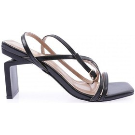 Resim Dgn K9001 Kadin Küt Burun Çapraz Bantli Topuklu Sandalet K9001-1748-R1534 Siyah 