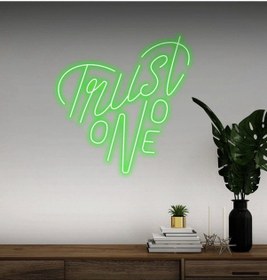 Resim Trust No One Yazılı Neon Tabela Yeşil 