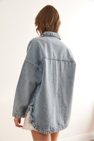 Resim Olalook Kadın Mavi Boncuk ve Taş Detaylı Oversize Denim Ceket CKT-19000433 