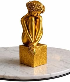 Resim Altın Renk Beton Heykel, Modern Soyut Oturan Figür Dekoru, El Boyaması Masaüstü ve Raf Dekorasyon Objesi, 24 cm 