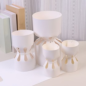 Resim 10 adet Beyaz Çiçek Buketi Sarma Kağıtları - Yüksek Kaliteli Kağıt DIY Çiçek Düzenleme Ambalajı, Hediye Paketleme ve Çiçek Düzenlemeleri için Şık Yuvarlak Tasarım, Hediye Paketleme Temelleri | Pileli Kenarlıklı Kağıtlar | Kaliteli Kağıt Malzeme, Çiçek Sarma Kağıdı 