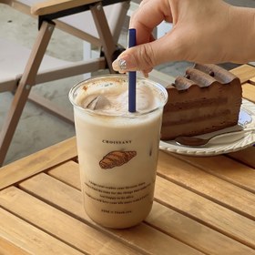 Resim Kroissant Desenli Cam Kahve Fincanı, Yalıtımlı, Kurşunsuz, Mikrodalga Güvenli, Yeniden Kullanılabilir Yuvarlak Bardak Süt, Meyve Suyu, Latte, Kappuccino, Çay için - Yalnızca El Yıkama, Aile Kullanımı İçin Harf Baskı Tasarımı 
