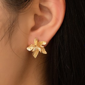 Resim Kadınlar için Şık Vintage Esintili Metal Çiçek Çivi Küpeler - Çinko Alaşımı, Demir Saplar, Günlük Kıyafetler İçin Mükemmel 