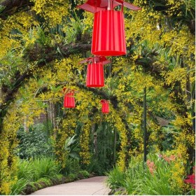 Resim Kırmızı Ahşap Fener, Şık ve Doğal Dekorasyon Parçası 