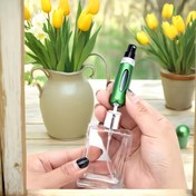 Resim 5ml Metal Yeniden Doldurulabilir Parfüm Sprey Şişesi - PVC İçermeyen Tasarım, Şık Yeşil Kapak & Esansiyel Yağlar, Kolonya, Koku için Şeffaf Cam ile Yeniden Kullanılabilir Seyahat Boyu Atomizer - Yüksek Kaliteli Yeniden Doldurulabilir Kap 