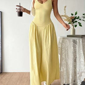 Resim Kadınların şık sarı askılı kolsuz maxi elbisesi, bel bağcığı ile - Yaz, rahat şıklık, dantel detay, beyaz spor ayakkabılar, rahat yaz elbisesi | Şık kolsuz elbise | Dantel detaylandırma, sarı elbise 
