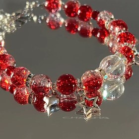 Resim 1 adet Y2K simli stil kırmızı ve beyaz çatlak cam boncuklu bilezik, yıldız charm'ları ile, kadınlar için takı, en iyi arkadaş için mükemmel hediye, günlük ve parti aksesuarı, her mevsim giyilebilir. 