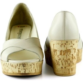 Resim Erkan Saçmacı Astrid Bej Hakiki Deri Çapraz Bantlı Mantar Taban Görünümlü Dolgu Topuklu Sandalet Bej 