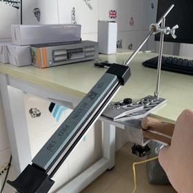 Resim Çok Fonksiyonlu Sabit Açı Bıçak Kesici ve Taş - Profesyonel Bıçak Kesme ve Parlatma Aracı, Ayarlanabilir Kelepçelerle, Hassas Kenarlar için Dayanıklı Metal Yapı, Mutfak ve Ahşap İşleme, Kesme Aracı, Şık Metalik Kaplama, Güçlü Tasarım 