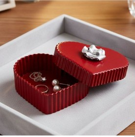Resim Uretti - Hülya 6683 El Yapımı Kalpli Dekoratif Polyester Takı Kutusu - Şık Masaüstü Takı Organizer - Kırmızı 
