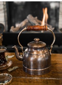 Resim Bakır Demlik Modern Model Ahşamp Kulp Oksit Renk 