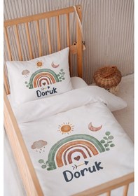 Resim %100 Pamuk Saten Isme Özel Isimli 100x150 Bebek Yatak Nevresim Seti Gökkuşağı Ve Kalpli Ok 