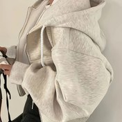 Resim Kadınlar için uzun kollu ve cepli, hafif ve esnek, rahat bir renkli kapüşonlu kadife ceket - Rahat kıyafetler için hafif ve esnek bir ceket, kapüşonlu sweatshirt 