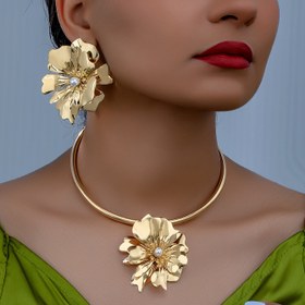 Resim Tek çiçek süslemeli kolye ve çift çiçek süslemeli küpe, Avrupa tarzı retro abartılı boyun ve kulak seti 