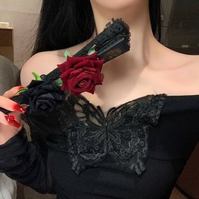 Resim Şık Siyah ve Beyaz Gül Desenli Kancalı Fan - Vintage Tarzı, Katlanabilir Tasarım, Düğünler, Partiler ve Açık Hava Performansları için Mükemmel, Elde Tutulabilir Fan 