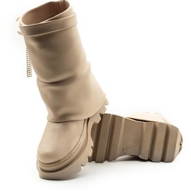 Resim Milano kulanışlı deri tasarımıyla öne çıkan göz alıcı konforlu botlar 