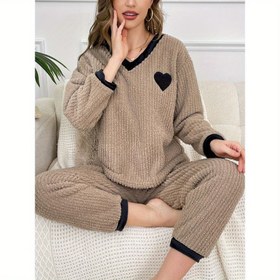 Resim Kadınlar İçin Kışlık Sıcak Polar Pijama Takımı, Sevgililer Günü Kalp Desenli Rahat Ev Giyimi 