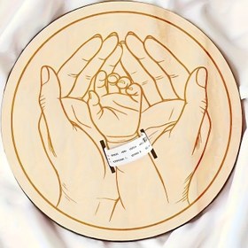 Resim Kişiselleştirilmiş Ahşap Doğum Bileklikleri, Yuvarlak Oymalı Plakalar, Mükemmel Aile Hatıraları ve Tatil Süsleri, Lazer Kesim Hediyeleri Anneler Günü, Babalar Günü, Cadılar Bayramı ve Noel için. 