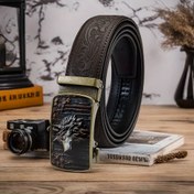 Resim Erkekler İçin Premium Kemer - Kabartma Detaylı Vintage Tarz, Otomatik Tokalı Açık Kahverengi "Kurt" Desenli Düz Baskı (Üç Boyutlu Değil) 