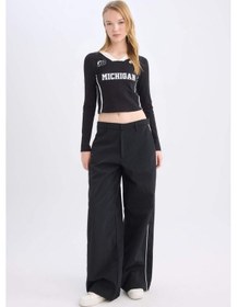 Resim DeFacto Coool Wide Leg Geniş Bol Paça Cepli Şerit Detaylı Normal Bel Pantolon D4404AX24AUBK27 
