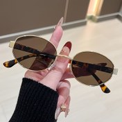 Resim Erkekler ve Kadınlar İçin Şık Oval Metal Çerçeve Moda Gözlükleri - Siyah ve Altın Tonlu Detaylar, Hafif Plastik Lensler, Rahat veya Resmi Giyim İçin Mükemmel, Moda Gözlükler, Şık Gözlük Tasarımı, Dayanıklı Gözlükler 