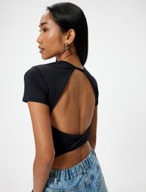Resim Arkası Pencere Detaylı Body Kısa Kollu Yuvarlak Yaka Slim Fit 