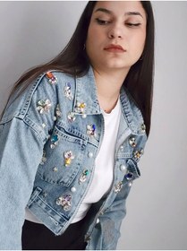 Resim RENGARENG Kadın Tasarım Denim Ceket Renkli Taş ve İşleme Detaylı Crop Fermuarlı Kot mont 