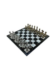 Resim Gifthome Premium Battal Boy Metal İşlemeli Klasik Satranç Takımı Ve Katlanır Mermer Desenli Mdf Satranç Tahtası 43x43 Cm. 