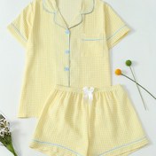 Resim Kadınların Şık Sarı Karolarlı Pijama Takımı - Kısa Kollu, Şort ve Düğmeli Üst, Yelek Detayı ile, Bahar/Yaz/Sonbahar için Mükemmel, Günlük Uyku Giyimi|Karolarlı Desen|Düğmeli Üst, Pijama 