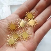 Resim 2D Düz, 20 adet Pirinç Ayçiçeği Bağlantı Parçaları 26.5mm x 22mm - DIY Küpeler, Kolyeler, Bilezikler için Çift Delikli Düz Arka Takı Malzemeleri - Şık Ayçiçeği Tasarımlı Minimalist Kolye Uçları, Bileklikler için Ayçiçeği Süsleri, Modern Takı Aksesuarları, Metalik Bitiş 