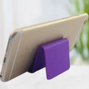 Resim Taşınabilir ve basit bir telefon standı, masaüstü için tembel insanlara küçük bir hediye olarak mükemmel. 