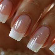 Resim 24 Parça Minimalist Fransız Tırnak Seti, Nude ve Beyaz, Kare Kesim, Orta Uzunlukta, Simli Detaylar, Tırnak Törpüsü ve Jel Yapıştırıcı Dahil, Kadınlar İçin Uygun 