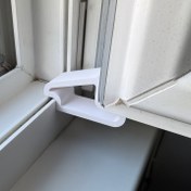Resim 1 adet Basit Plastik Pencere Durdurucu Ev Dekoru, Yaratıcı Pencere Durdurucu Basit, Güçlü ve Pencereleri Kaymaz Olmadan Mükemmel Bir Şekilde Sabitleyebilir, İç/Dış Mekan Kullanımı İçin Uygun, Kurulumu/Çıkarması Kolay, Balkon Pencereleri ve Kapılar ile Uyumlu - Ev, Ofis, Otel, Patio İçin Mükemmel 